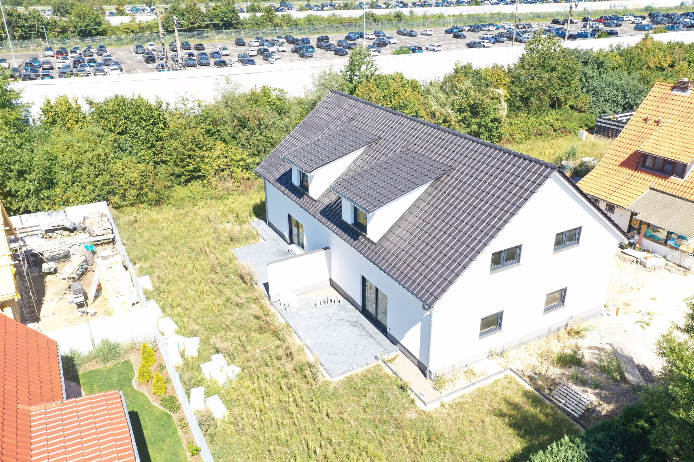 Luftaufnahme mit Terrasse und Umgebung